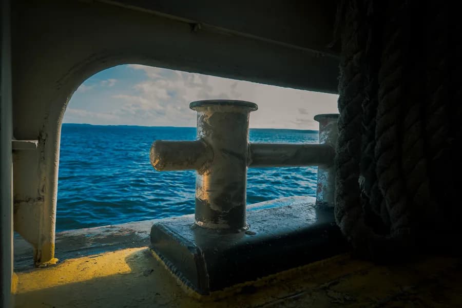 Between Bollard and Sea